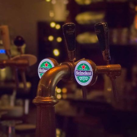 Cafe Pension The Chandelier Terneuzen Bagian luar foto