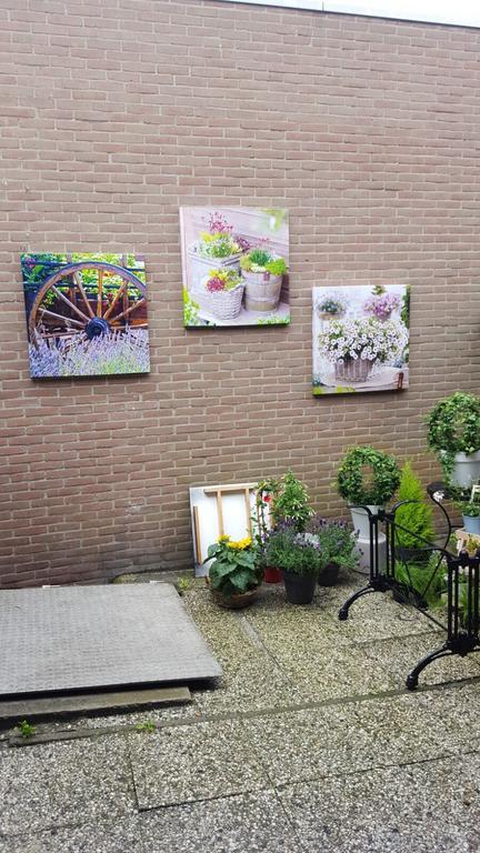 Cafe Pension The Chandelier Terneuzen Bagian luar foto