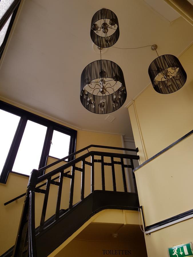 Cafe Pension The Chandelier Terneuzen Bagian luar foto