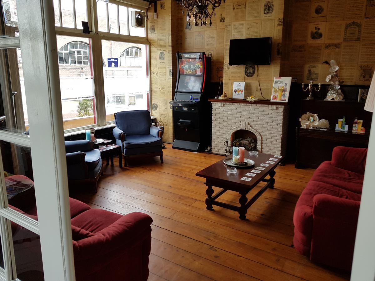 Cafe Pension The Chandelier Terneuzen Bagian luar foto